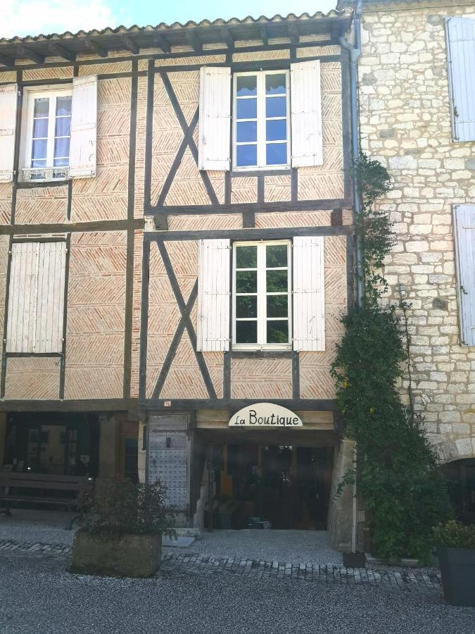 Maison De Charme Spacieuse, Terrasse Et Vue Sur La Place Monflanquin Exterior photo